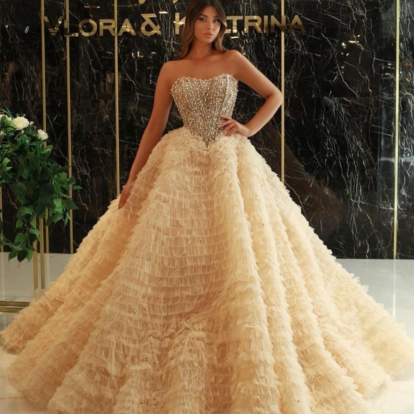 Prom Ball Dresses - Picture 9 of 10